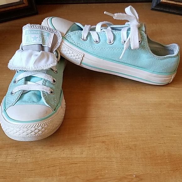 Converses - Picture 2 of 3